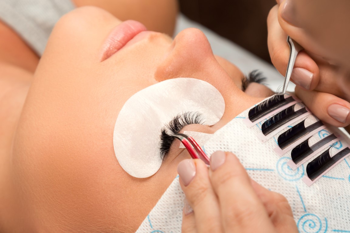 How To Take Care Of The Eyelash Extension Adhesive ?
